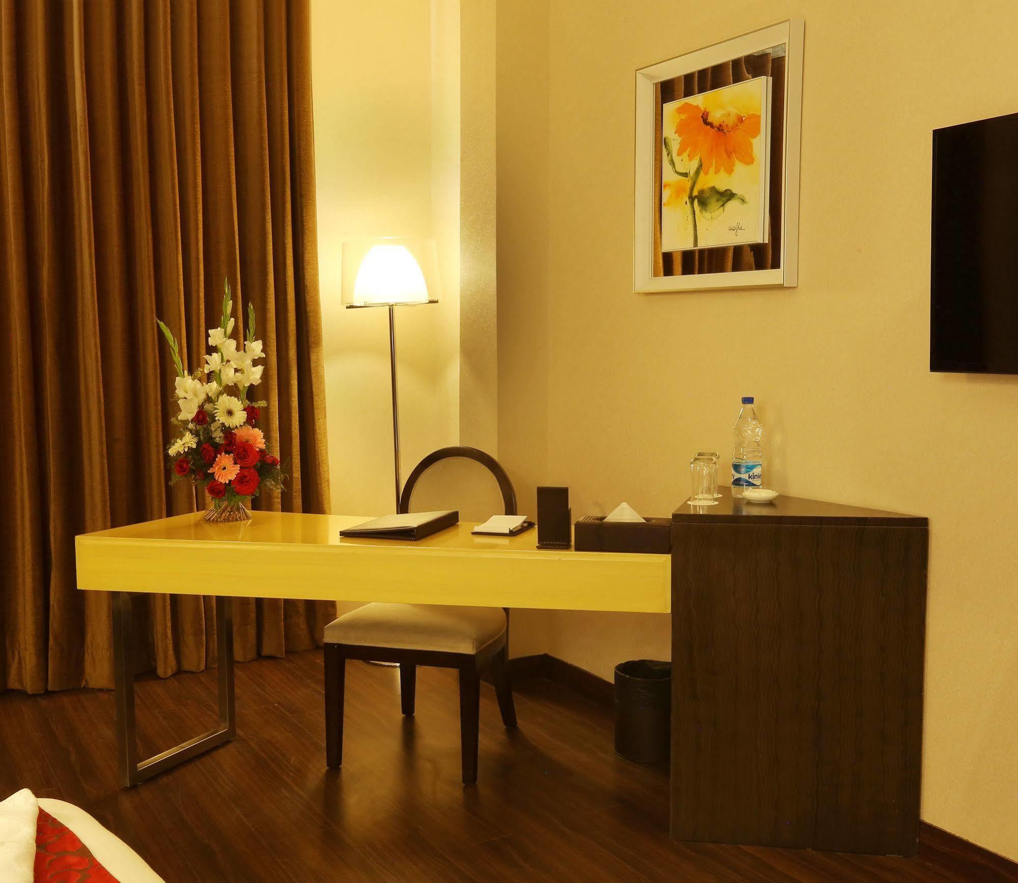 ניו דלהי Five Elements Hotels Delhi- North Avenue מראה חיצוני תמונה