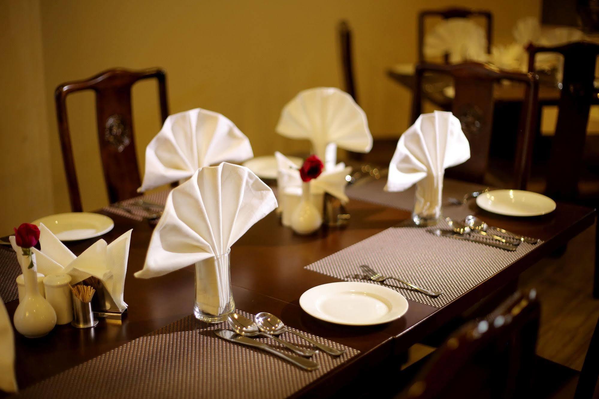 ניו דלהי Five Elements Hotels Delhi- North Avenue מראה חיצוני תמונה
